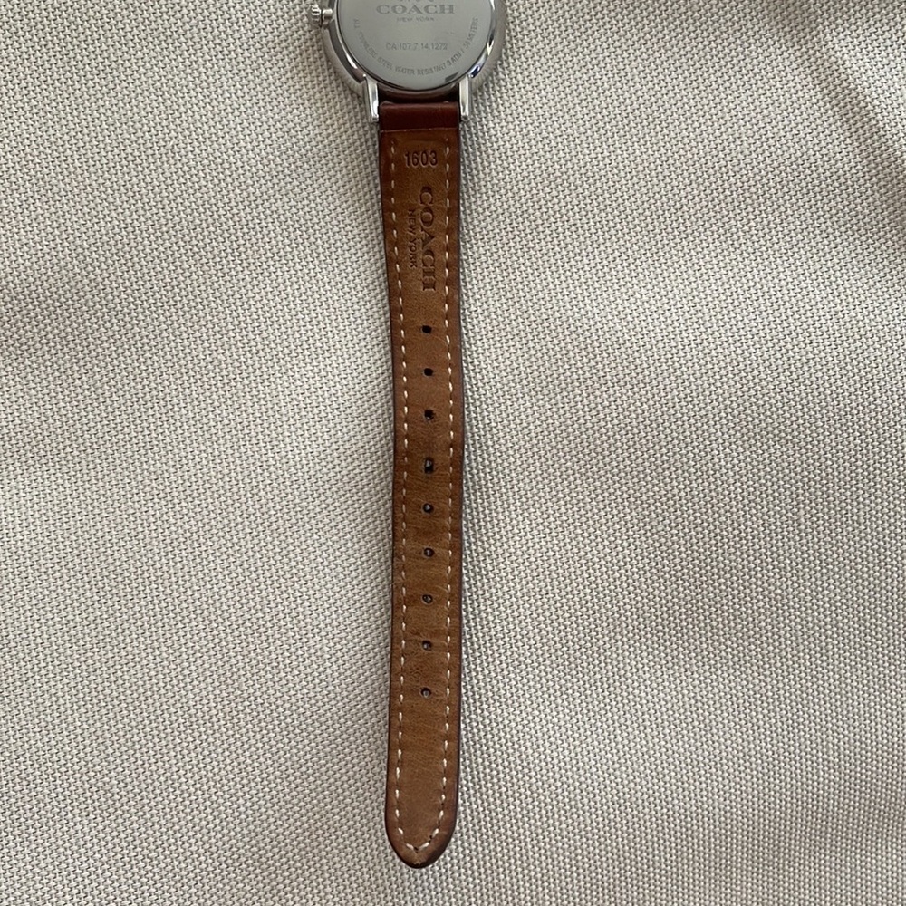 Genuine COACH Women’s Watch with genuine leather band! - Picture 6 of 7